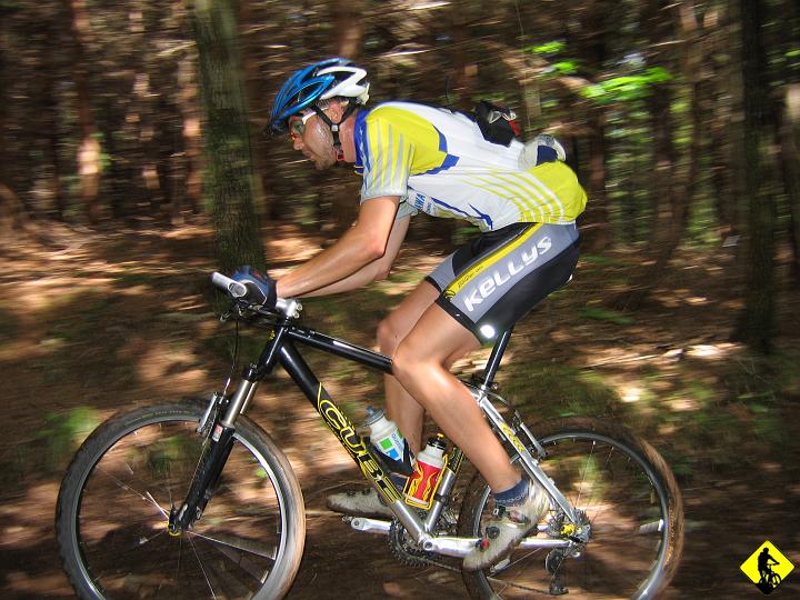 Karta1_ 151.jpg - Po dojechaniu do grupy, po chwili podjazdu asfaltem zaczyna się teren. Kris i jego Cube tak!